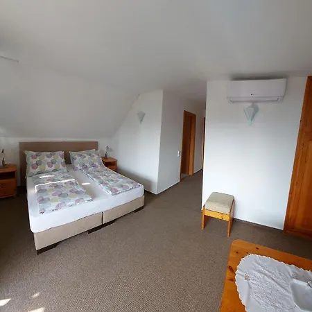 Emil Porta בית הארחה 3*