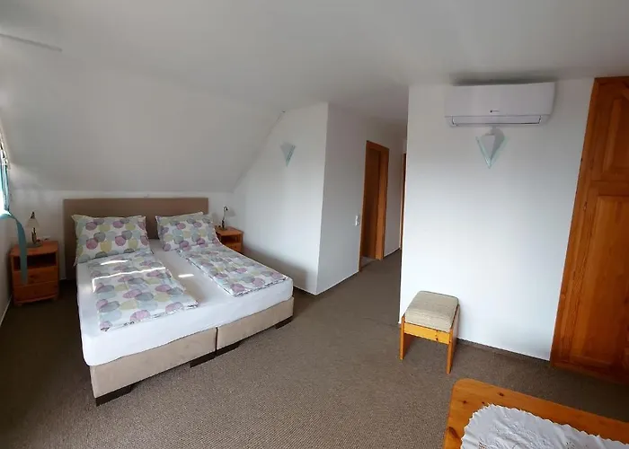 Emil Porta בית הארחה 3*